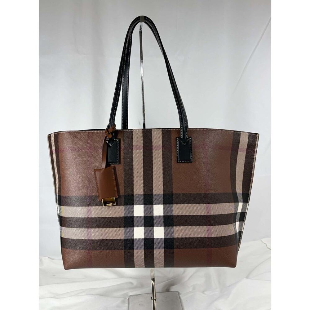 The Burberry Medium Check Tote in Dark Birch Brown SPB JA-369520 - Picture 2 of 16